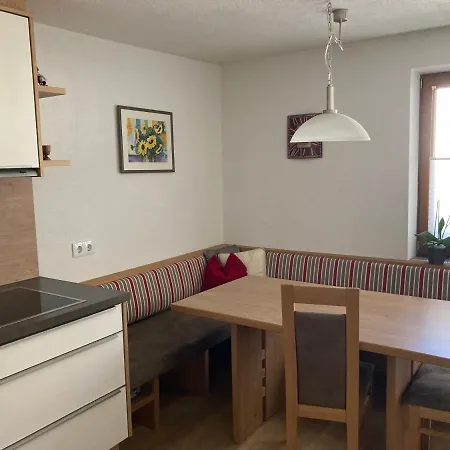 Elisa's Flat * שטום