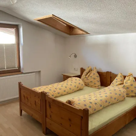 Elisa's Flat 스텀